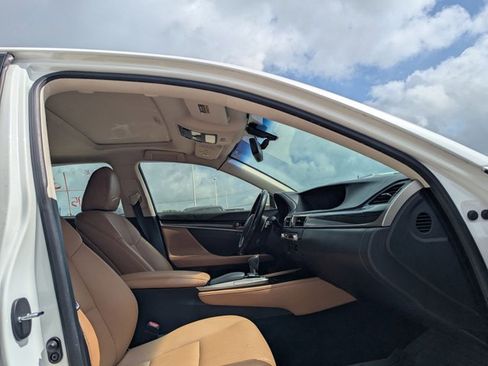 Used 2016 Lexus GS 200t w/ Preferred Accessory Package image 15