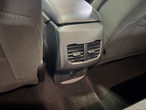 Used 2019 Ford Fusion SE FWD image 23