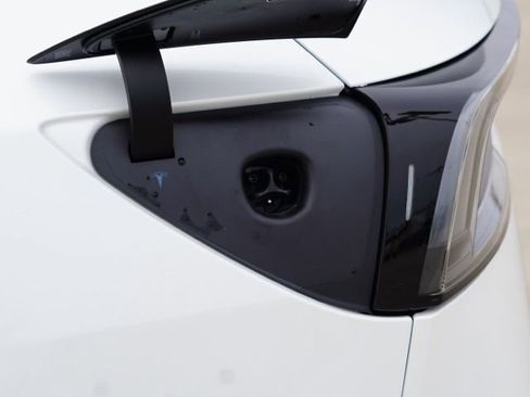 Used 2026 Tesla Model Y 2WD image 9