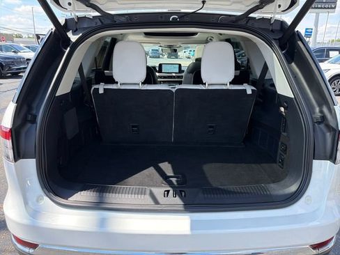 Certified 2025 Lincoln Aviator AWD image 26