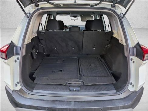 Used 2023 Nissan Rogue S image 6