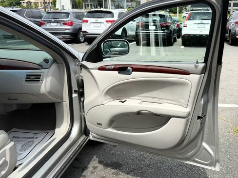 Used 2007 Buick Lucerne CXL w/ Luxury Package FWD image 28