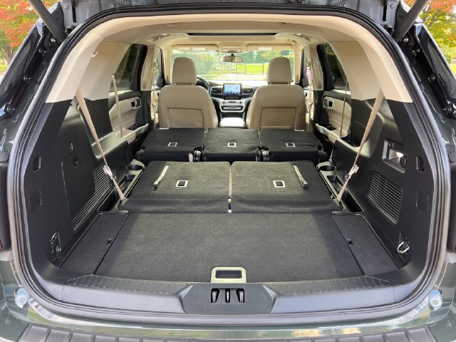 Certified 2022 Ford Explorer XLT w/ Equipment Group 202A AWD/4WD image 33