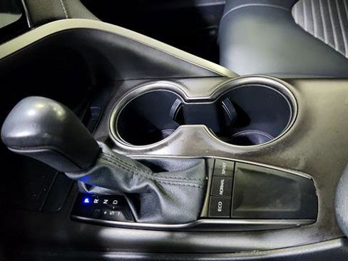 Used 2022 Toyota Camry SE image 15