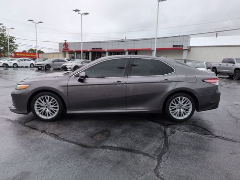 Used 2019 Toyota Camry XLE FWD image 2