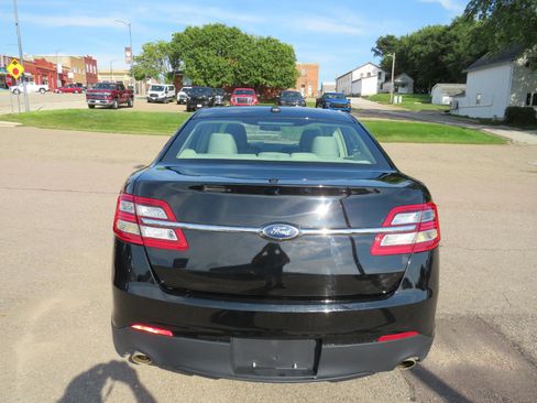 Used 2017 Ford Taurus SE image 8