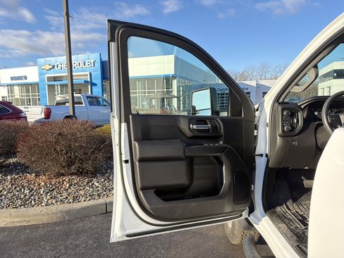 Used 2023 Chevrolet Silverado 2500 Custom w/ Custom Value Package image 11