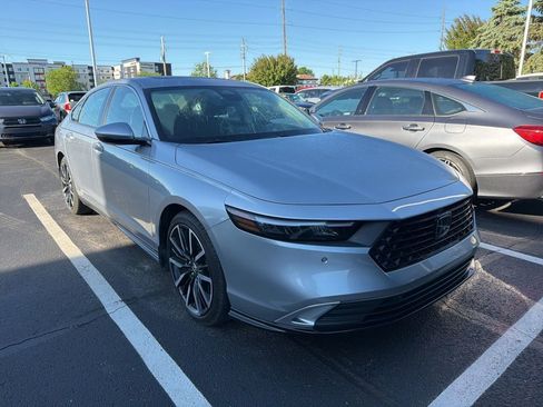 Used 2023 Honda Accord Touring image 4