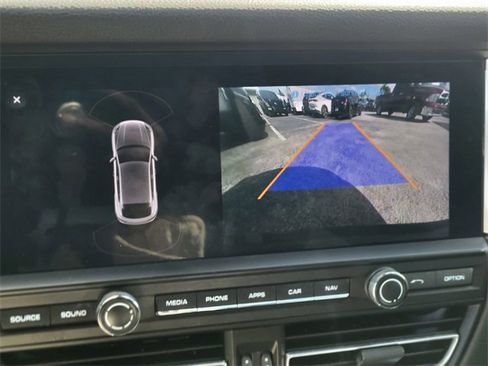 Used 2020 Porsche Macan S image 26