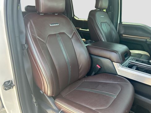 Used 2015 Ford F150 Platinum w/ Equipment Group 701A Luxury AWD/4WD image 30