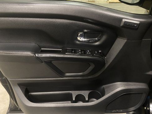 Used 2018 Nissan Titan SL w/ Midnight Edition AWD/4WD image 24