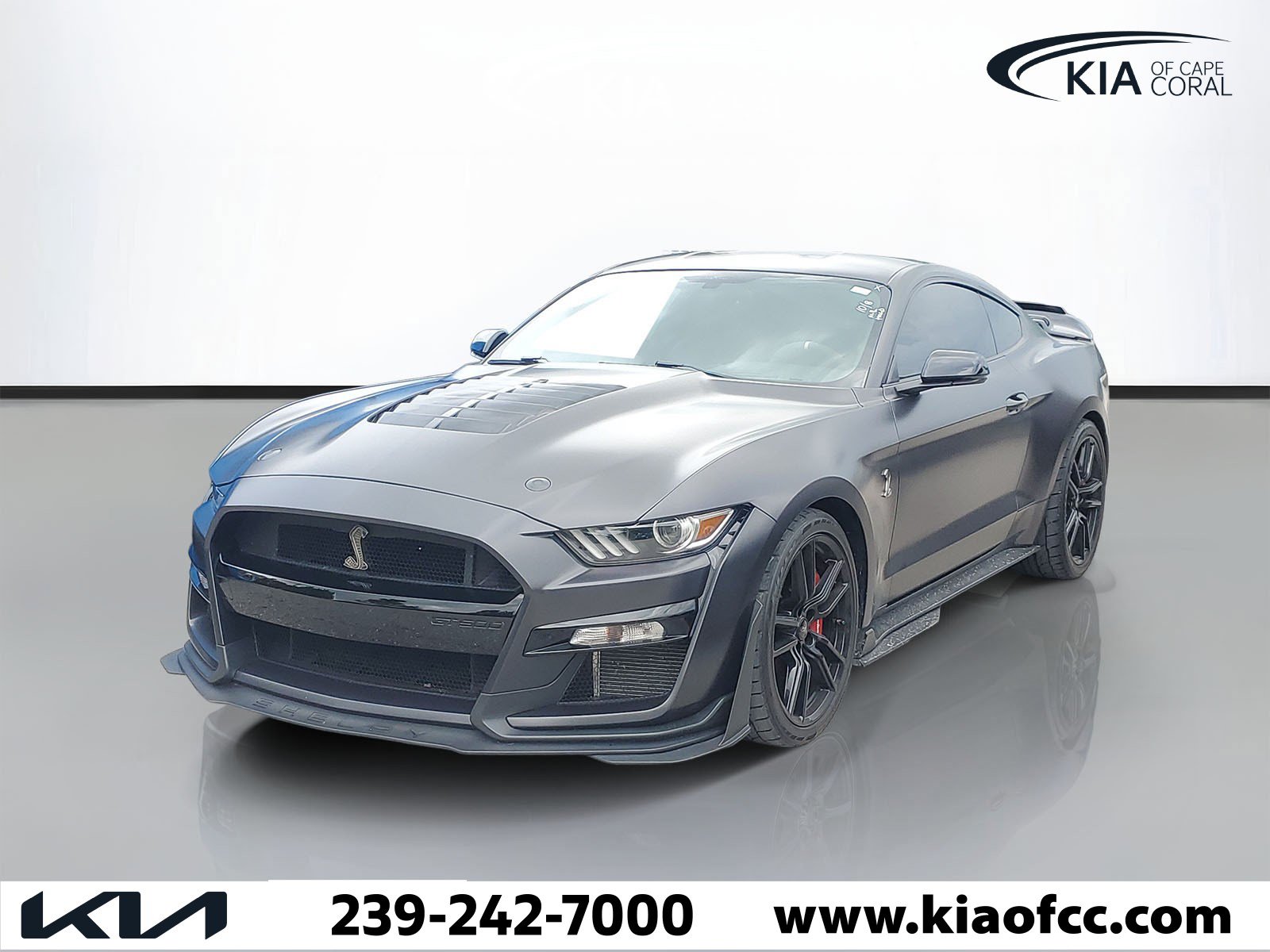 Used 2022 Ford Mustang Shelby GT500 w/ Technology Package RWD image 2
