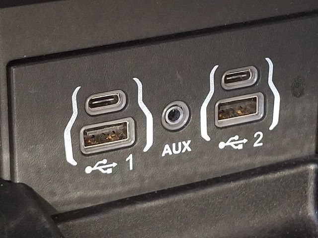 Used 2025 Chrysler Pacifica Limited FWD image 25