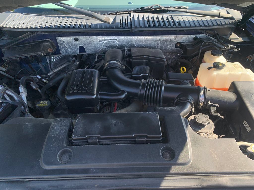 Used 2012 Ford Expedition XLT AWD/4WD image 28