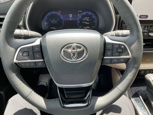 Used 2023 Toyota Highlander Limited AWD/4WD image 28