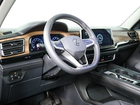 Used 2024 Volkswagen Atlas SE image 4