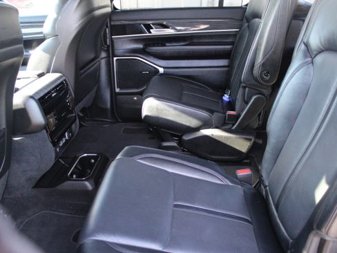 Used 2022 Jeep Wagoneer Series III w/ Convenience Group I image 26