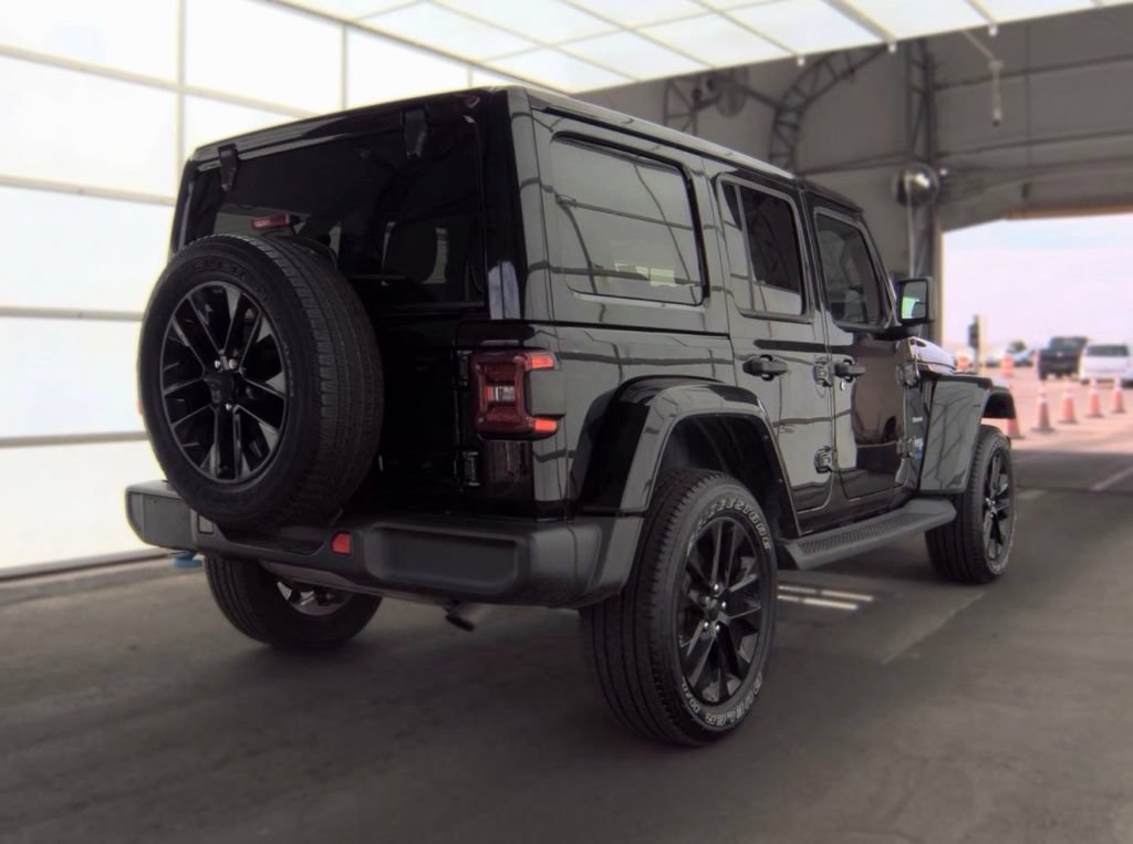 Used 2022 Jeep Wrangler Unlimited Sahara AWD/4WD image 9