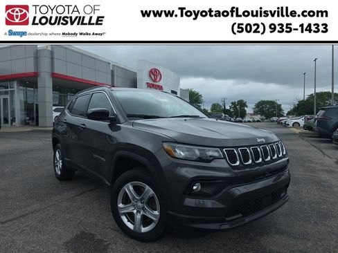 Used 2023 Jeep Compass Latitude w/ Sun and Sound Group AWD/4WD image 1