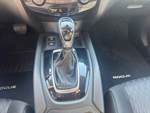 Used 2019 Nissan Rogue SV w/ Premium Package AWD/4WD image 19