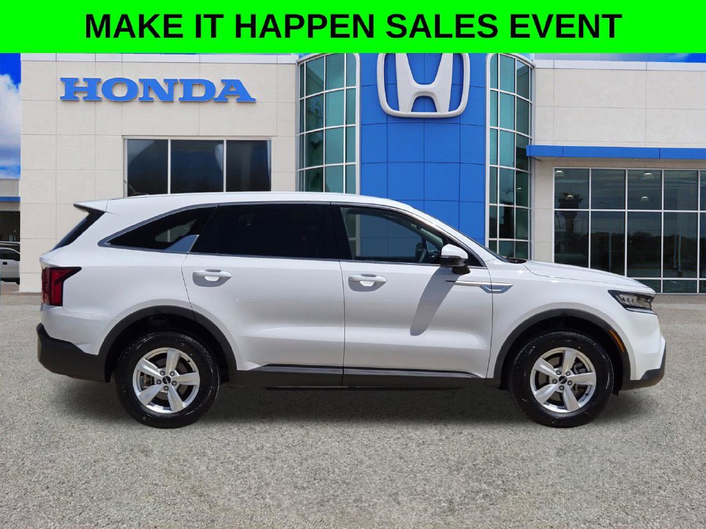 Used 2023 Kia Sorento LX AWD/4WD image 2