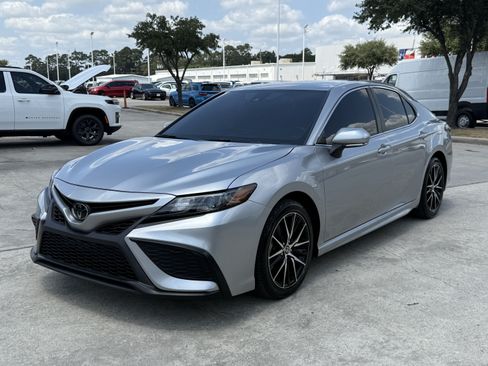 Used 2023 Toyota Camry SE FWD image 10