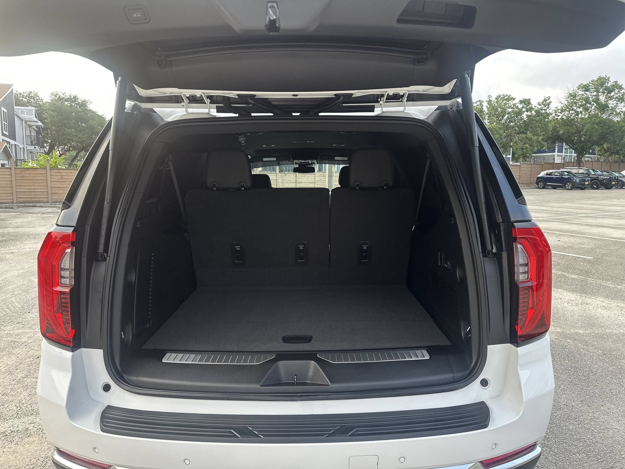 Used 2026 GMC Yukon XL Denali w/ LPO, Floor Liner Package RWD image 11