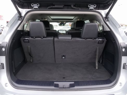 Used 2024 Toyota Highlander Platinum image 14