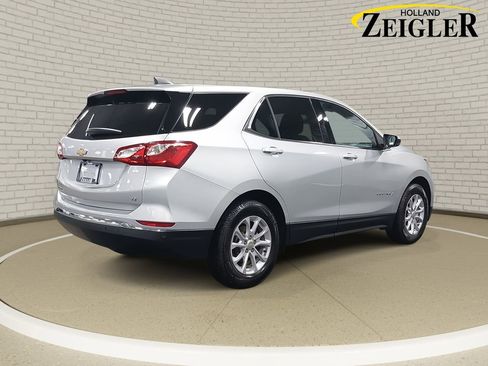 Used 2020 Chevrolet Equinox LT w/ Driver Convenience Package image 5