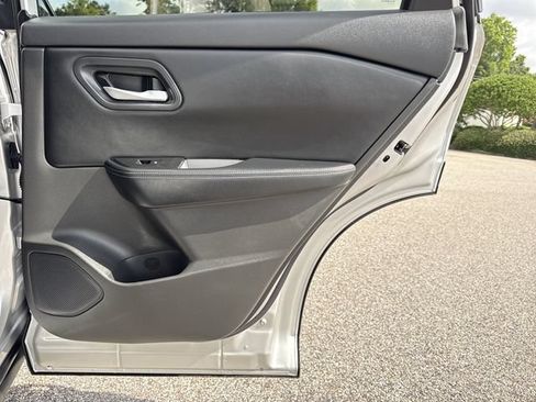 Used 2024 Nissan Rogue SV AWD/4WD image 27