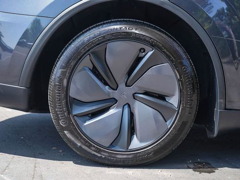 Used 2026 Tesla Model Y AWD image 8