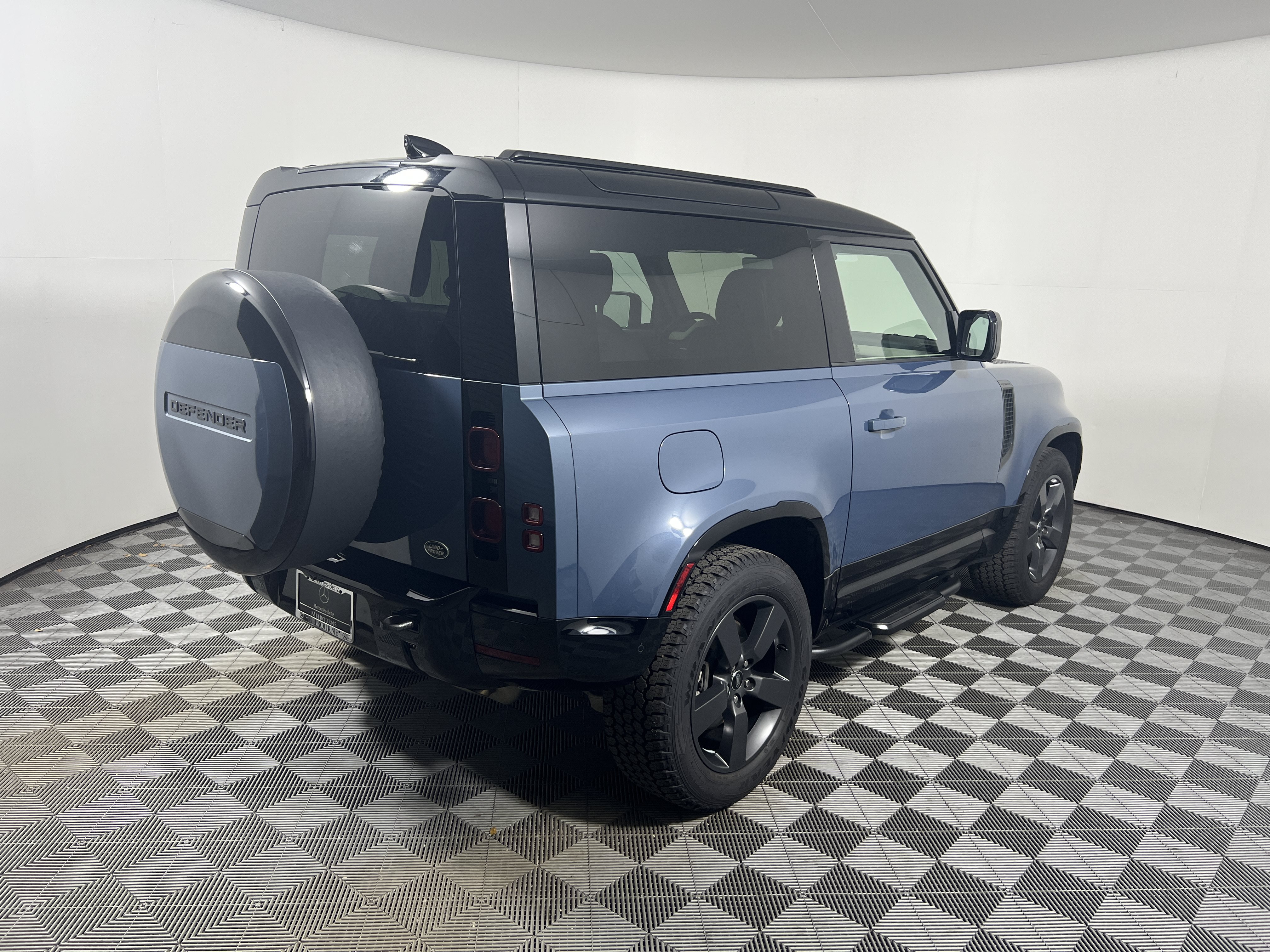 Used 2022 Land Rover Defender 90 X-Dynamic SE AWD/4WD image 5
