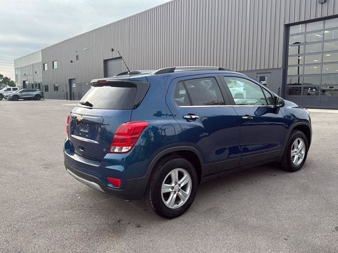 Used 2020 Chevrolet Trax LT w/ LT Convenience Package FWD image 3