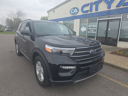 Used 2023 Ford Explorer XLT w/ Equipment Group 202A image 2