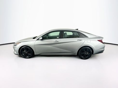 Used 2021 Hyundai Elantra SEL FWD image 4