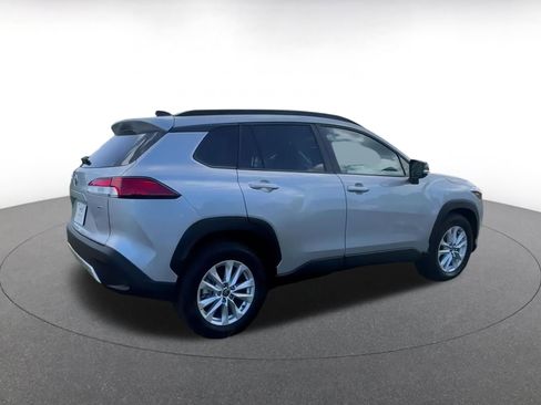 Used 2025 Toyota Corolla Cross LE image 15