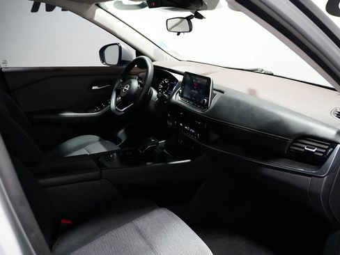 Used 2022 Nissan Rogue SV image 18