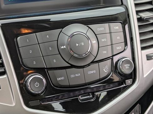 Used 2015 Chevrolet Cruze LT image 18