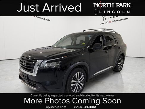 Used 2022 Nissan Pathfinder Platinum w/ Cargo Package FWD image 1
