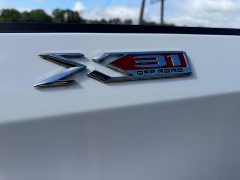 Used 2019 GMC Sierra 1500 SLE w/ X31 Off-Road Package AWD/4WD image 11