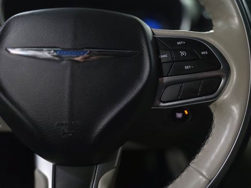 Used 2020 Chrysler Pacifica Limited image 26