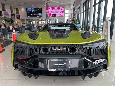 Used 2025 McLaren Artura Spider image 8