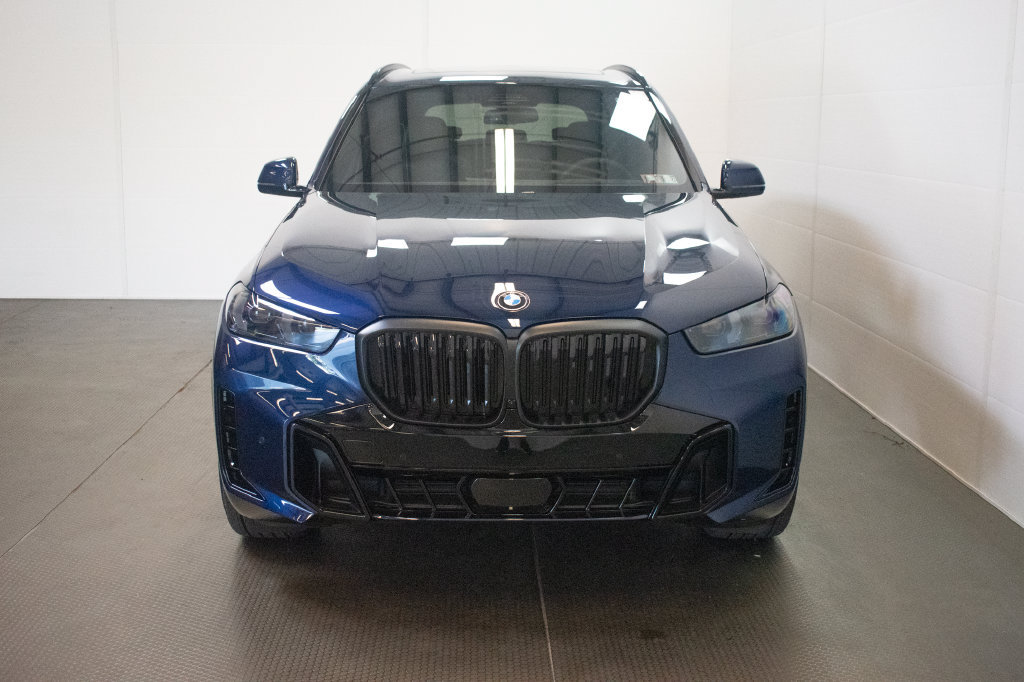 New 2026 BMW X5 xDrive40i w/ M Sport Package AWD/4WD image 2