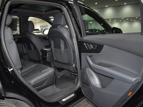 Used 2022 Audi Q7 Premium Plus w/ Premium Plus Package image 29