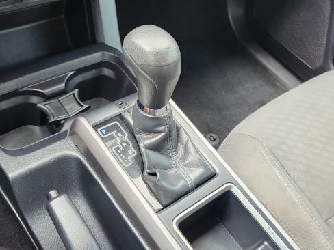 Used 2020 Toyota Tacoma SR5 AWD/4WD image 22