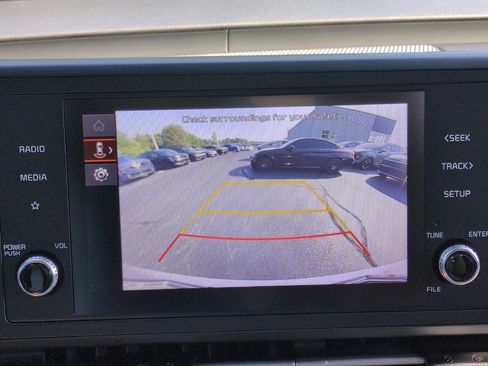 Used 2023 Kia Carnival LX FWD image 19