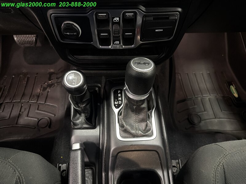 Used 2019 Jeep Wrangler Unlimited Sport S AWD/4WD image 17