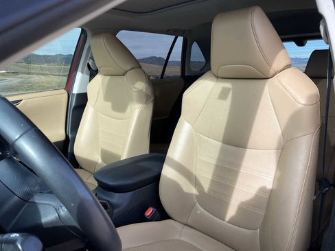 Used 2021 Toyota RAV4 Limited image 19