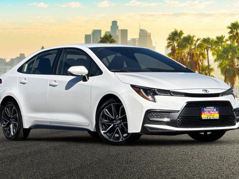 Used 2022 Toyota Corolla SE image 2