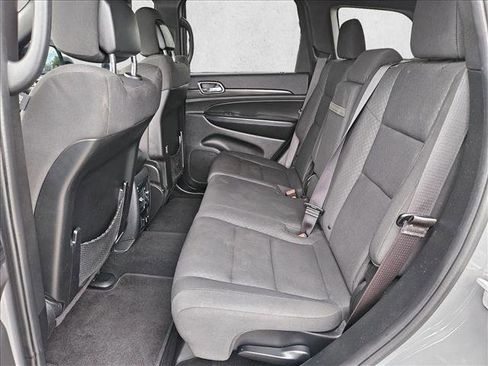 Used 2019 Jeep Grand Cherokee Laredo AWD/4WD image 23